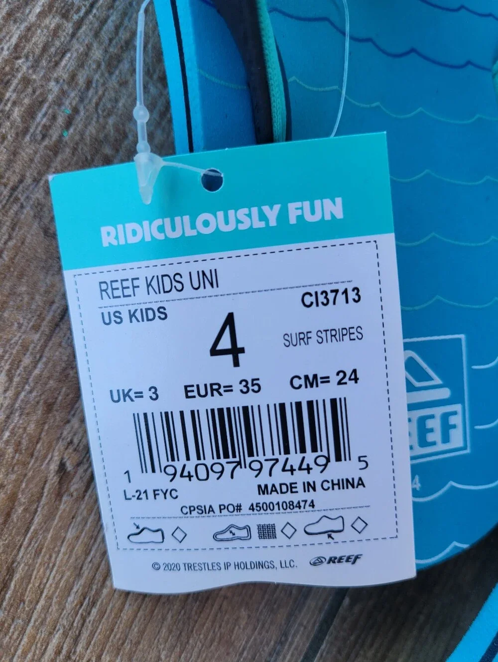 Reef Blue Wave Print Flip Flops Big Kids 4 NWT